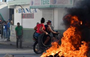Violentos enfrentamientos en SFM por sentencia caso Emely Peguero