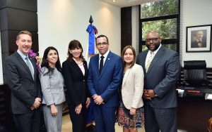 Embajadora EEUU y Ministro buscan mejor calidad enseñanza en RD Embajadora EEUU y Ministro buscan mejor calidad enseñanza en RD