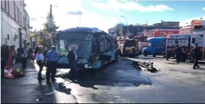 Una veintena de lesionados en choque de autobús y camión de bomberos