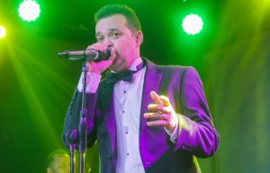 Alex Bueno triunfa en su espectáculo de Hard Rock Live