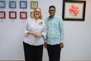 Inauguran exposición “Sobre Barro y Papel” en sala APEC Cultural Inauguran exposición “Sobre Barro y Papel” en sala APEC Cultural