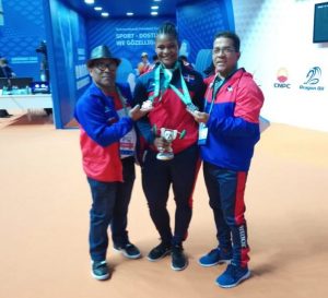 Crismery Santana gana dos medallas en Mundiales de Pesas