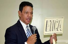 José Cáceres pone a circular libro de Voleibol de RD