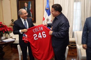 Presidente recibe visita del lanzador de Grandes Ligas Bartolo Colón