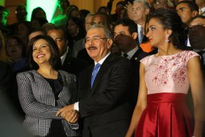 Presidente Medina y Primera Dama encienden árbol navidad en Palacio Presidente Medina y Primera Dama encienden árbol navidad en Palacio