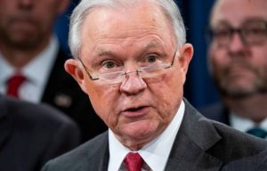 El Fiscal General dimite forzado por Trump tras tensión por trama rusa