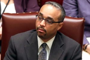 Muere de un aparente ataque al corazón senador José Peralta