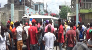 EL SEIBO: Multitud intenta linchar supuesto ladrón habrÃa robado 170 mil EL SEIBO: Multitud intenta linchar supuesto ladrón habrÃa robado 170 mil