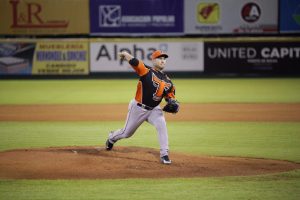 Toros ganan y provocan cuádruple empate en tercero