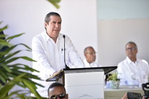 Siguen defensas a construcción una torre en Macao de Higüey