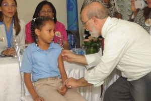 Ministerio recibe 360 mil vacunas contra la influenza de riesgo