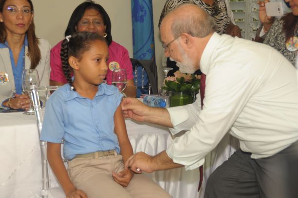 Ministerio recibe 360 mil vacunas contra la influenza de riesgo imagen