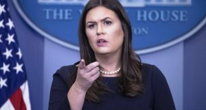 Casa Blanca critica CNN por sugerir Trump infringió norma en visita Irak