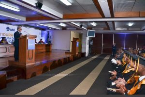 Agentes, internos y personal del Modelo Penitenciario reciben títulos