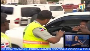 Sancionarán agentes no multaron Frank Reyes por conducir vehículo sin placa