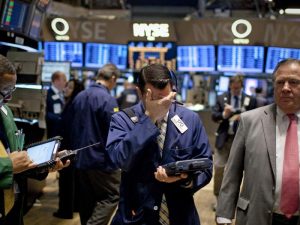 Caen bolsas europeas y asiáticas tras EE.UU. elevar las tasas de interés