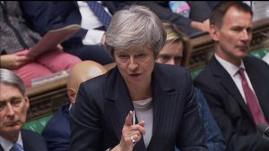May, asediada en el Parlamento tras la publicación del informe del Brexit