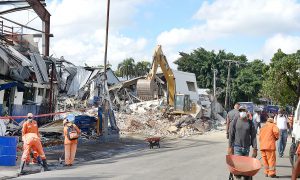 Bomberos determinan explosión en Polyplas fue por fuga en un tanquero