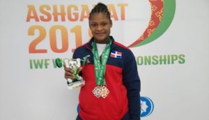 Crismery Santana gana dos medallas en los Mundiales de Pesas