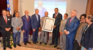 Senado de República Dominicana reconoce al médico Rafael Lantigua