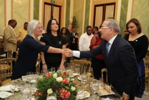 Presidente Medina ofrece almuerzo a comunicadores por Navidad