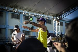 Don Miguelo canta a los internos en la cárcel de SFM