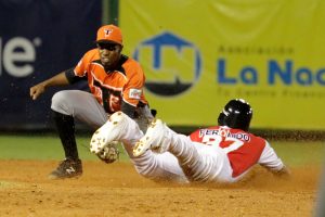 Estrellas asumen liderato beisbol; Leones y Licey empates en segundo