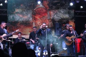 Frank Reyes deleita con regio concierto en Lux By Mixer
