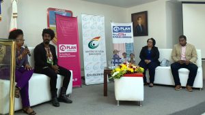 BARAHONA: Foro analiza matrimonio infantil y embarazo en adolescentes
