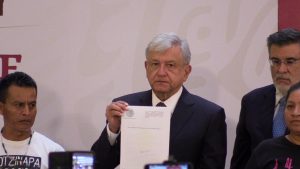 MEXICO: López Obrador firma decreto crea comisión verdad sobre Ayotzinapa MEXICO: López Obrador firma decreto crea comisión verdad sobre Ayotzinapa