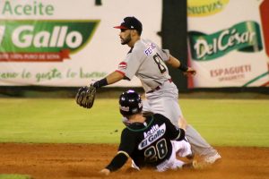 Estrellas asumen liderato beisbol; Licey y Toros ganan