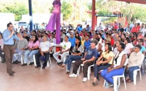 Andrés Navarro presenta propuesta política a dirigencia PLD en Bonao Andrés Navarro presenta propuesta política a dirigencia PLD en Bonao