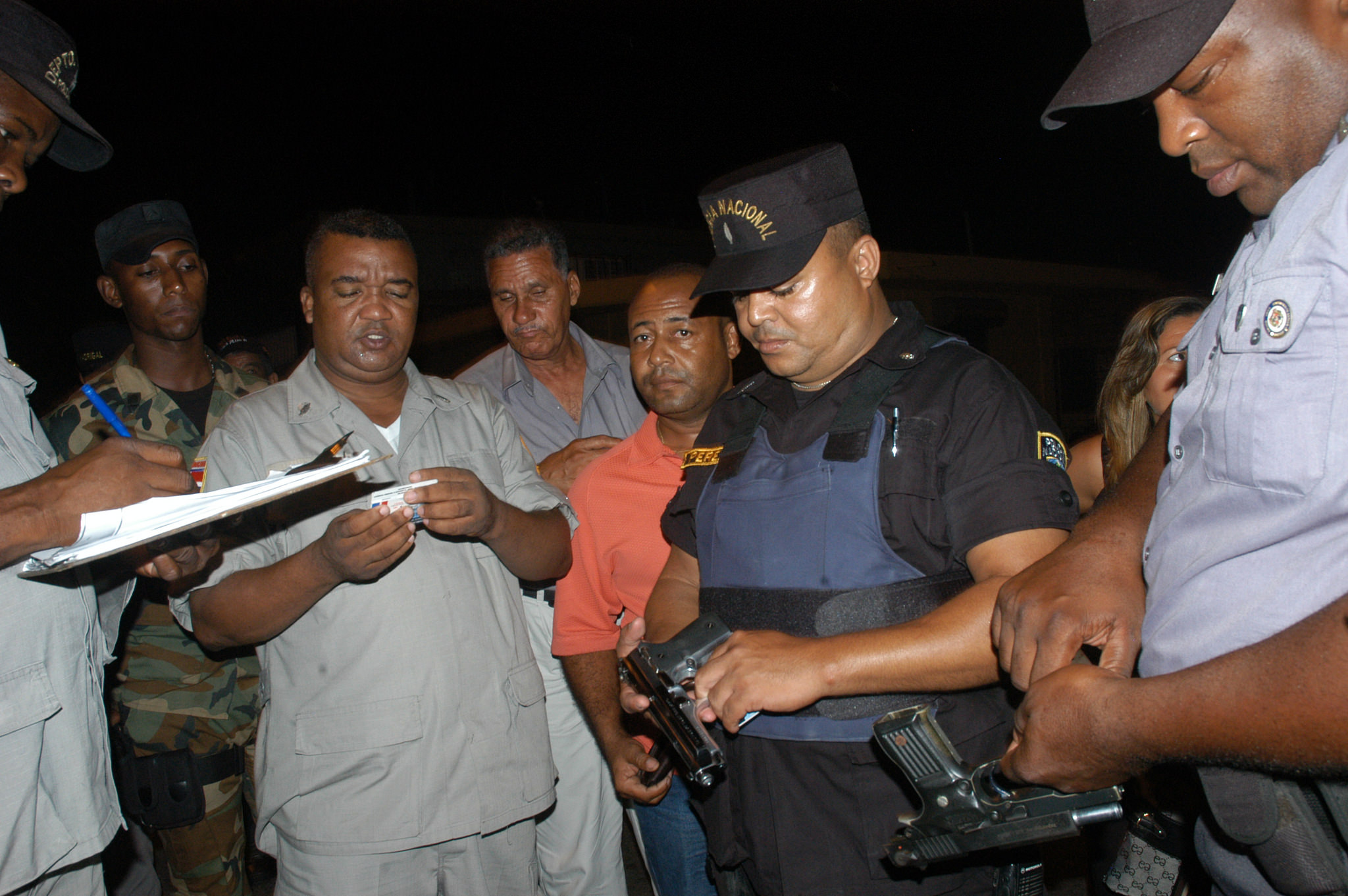 SDE: MIP y Policía Nacional notifican establecimientos por armas y menores imagen