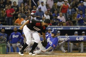 Leones derrotan al Licey; Estrellas y Aguilas obtienen triunfos