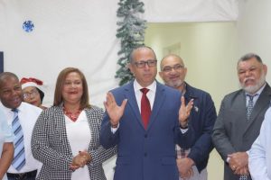 Bloque Regidores PRM en SDE enciende arbolito de Navidad