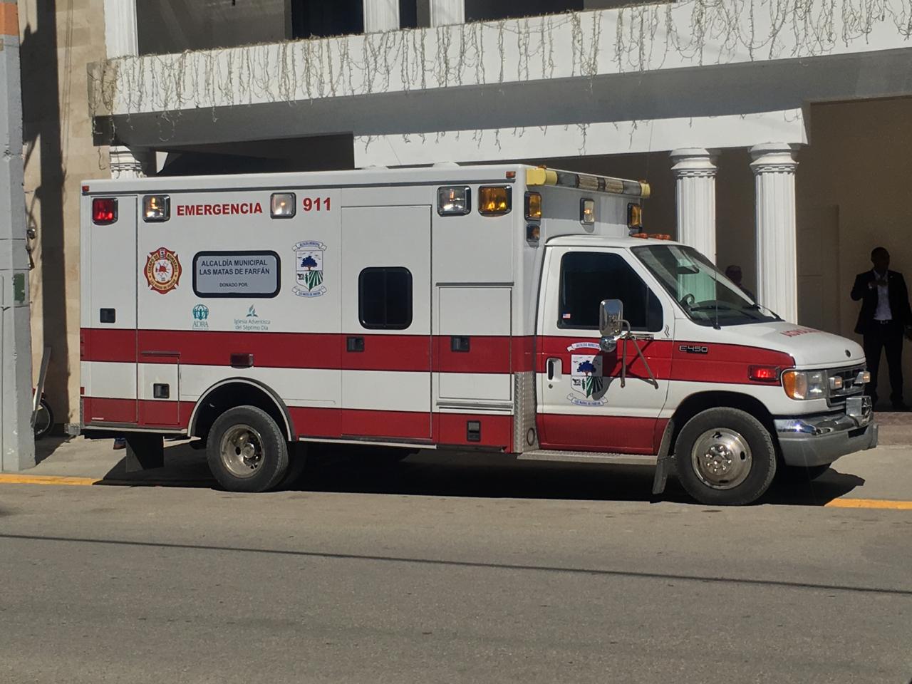 Adventistas donan ambulancia en Las Matas de Farfán imagen