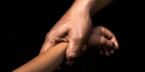 BANI: Apresan hombre acusado abusar sexualmente de niñas