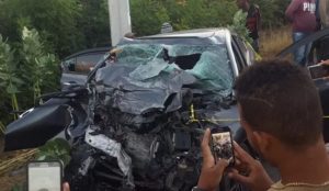 AZUA: Dos muertos y dos heridos en accidente entre camión y un carro AZUA: Dos muertos y dos heridos en accidente entre camión y un carro