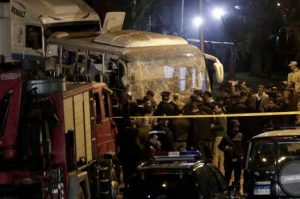 Egipto mata 40 supuestos terroristas tras atentado de autobús turístico