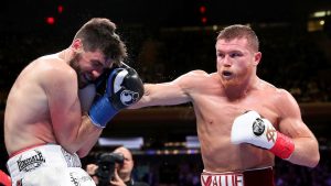 Conquista Canelo Álvarez su tercer título mundial por nocaut