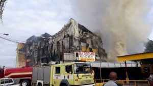 SDO: Fuego destruye tienda de electrodomésticos L & R Comercial