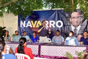 Andrés Navarro recibe respaldo de jóvenes en Salcedo Andrés Navarro recibe respaldo de jóvenes en Salcedo