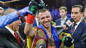 Lomachenko vence a Pedraza y unifica títulos