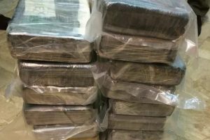 AZUA: La PN decomisa 198 kilos de cocaína y arresta a cuatro personas