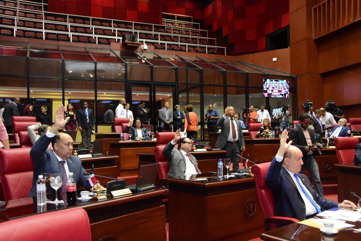 Senado de la RD autoriza colocación de bonos por RD$190 mil millones imagen