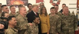 EEUU: Trump y su esposa viajaron de sorpresa a Irak para visitar tropas