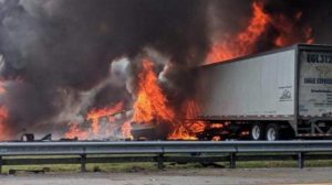 MIAMI: Seis muertos en accidente tras derramarse diesel en una vía del Norte