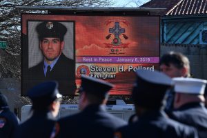 NY: Velan restos de bombero cayó de puente NY: Velan restos de bombero cayó de puente