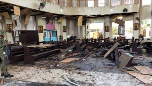 FILIPINAS: Al menos 20 muertos y 81 heridos en atentado a una catedral