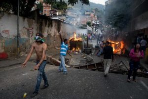 VENEZUELA: Protestas contra Nicolás Maduro cobran su primera víctima mortal